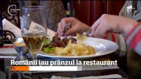 Atunci când merg la serviciu, românii iau prânzul la restaurant