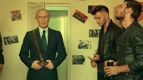 Probleme cu colegii de cămin gălăgioși? Cum rezolvă torționarul Vișinescu problema: ”N-am energie să vă bat pe toți, așa că am să vă bat selectiv...”