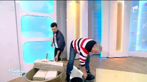 Imagini de senzație la „Prietenii de la 11”! Rică Răducanu a dezvăluit că meseria lui este de ZIDAR și a făcut o demonstrație în emisiune!