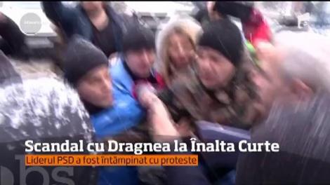 Scandal la Instanţa Supremă. Liviu Dragnea a fost aşteptat cu proteste şi cordon de jandarmi