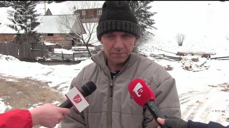 Hoț de lemne ajutat cu bani de polițistul ca l-a prins! Explicaţia ţine de omenie