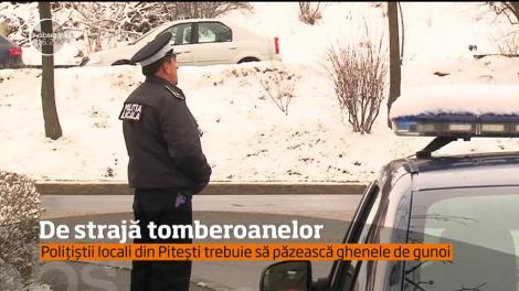 Fie ninsoare, fie vânt... Orașul din România în care tomberoanele sunt păzite de Poliție și de camerele de supraveghere: "Vin cu cărucioare, cu căruţe şi le fură"