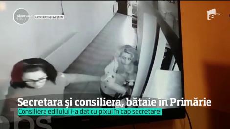 Scene de. telenovelă au fost filmate într-o primărie din Argeş. Consiliera de imagine a unui edil, absolventă de actorie, a lua-o la bătaie pe secretara acestuia