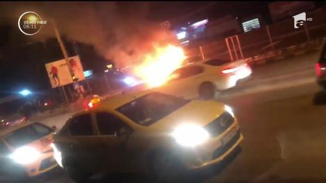Un microbuz a luat foc în mers, pe o stradă centrală din Suceava