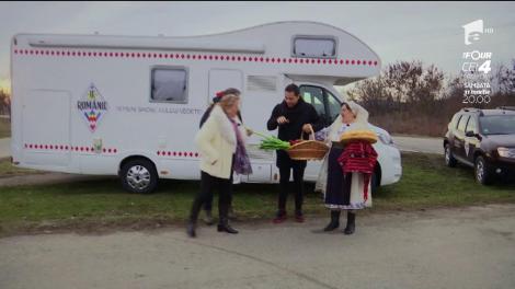 Maria Cârneci, cu taraful, şi Jean de la Craiova, cu prazul, colindă satele din Oltenia ca să descopere frumuseți și talente autentice