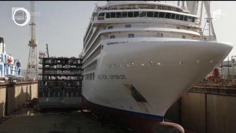 Navă de croazieră tăiată în două! Scopul operațiunii este a-i mări capacitatea