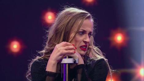 Mirela Buhuș, număr de stand up comedy pe scena iUmor