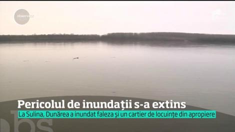 CODUL GALBEN de inundații s-a extins. La Sulina, Dunărea a inundat faleza și un cartier de locuințe din apropiere
