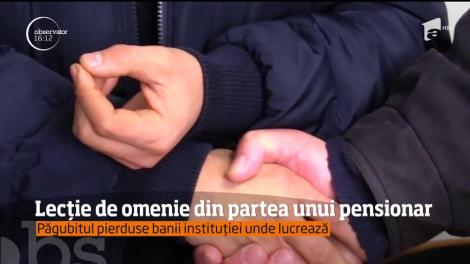 Lecție de omenie din partea unui pensionar. Bărbatul a găsit 3.200 de lei