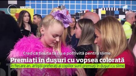 O echipă Observator a fost invitată la singura gală din lume în care artiştii sunt premiaţi cu duşuri de vopsea colorată