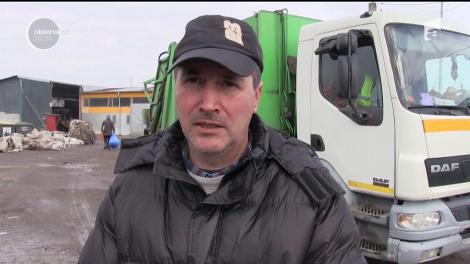 Gest impresionant! Doi gunoieri au înapoiat un portofel în care se aflau 2500 de euro! S-a întâmplat în județul Vrancea!