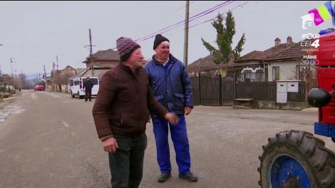 ”Dă-te mai încolo, să nu dea peste noi!” Dan Helciug face pe tractoristul prin satele din Dâmbovița, spre disperarea localnicilor