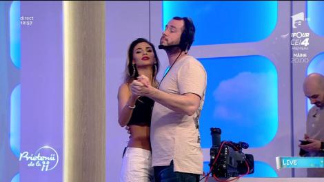 Voci de aur și o prezență elegantă! Ad Libitum, LIVE, la "Prietenii de la 11". Legandara piesă "My Way" a răsunat în platou, iar fanele au fost cucerite