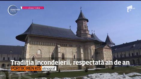 În Harghita, an de an, peste 2000 de copii învaţă tehnica încondeierii ouălelor