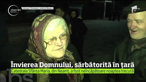 Credincioşii au umplut bisericile la Slujba de Înviere. Au mers şi în procesiuni pe străzile marilor oraşelor şi au încheiat seara în familie