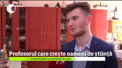 Un profesor de fizică din Galaţi a reuşit o performanţă de invidiat. Elevii abia aşteaptă să intre la orele lui: Ce metodă de predare a găsit dascălul?