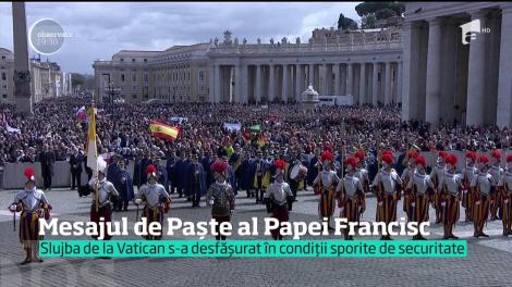 Papa Francisc a oficiat slujba din duminica Paştelui la Vatican, în faţa a zeci de mii de pelerini