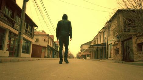 Mihai Bendeac cântă melodia "Astăzi e joi"