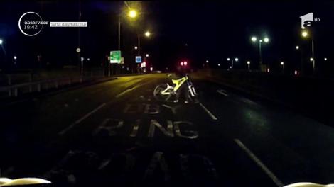 Accident &icirc;nscenat &icirc;n Marea Britanie: un biciclist s-a aruncat pe șosea