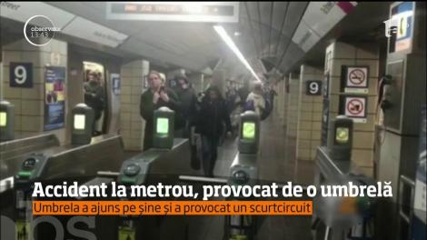 Accident la metroul din New York, provocat de o simplă umbrelă