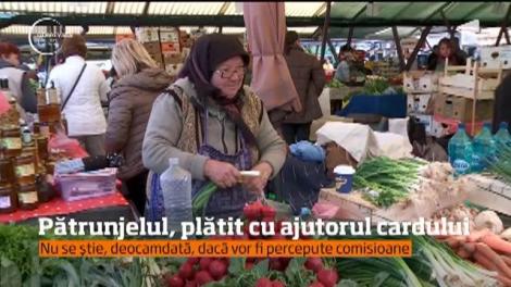 Autorităţile din Sibiu vor ca plăţile în pieţe să se facă şi cu ajutorul cardului! Cât de încântaţi sunt comercianţii şi clienţii