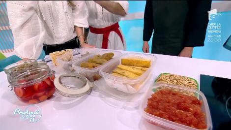 O rețetă perfectă pentru ultimele zile de post. Sarmale cu orez cu ciuperci sălbatice, dude murate și mămăligă prăjită