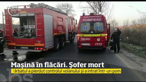 Mașină în flăcări. Sofer mort