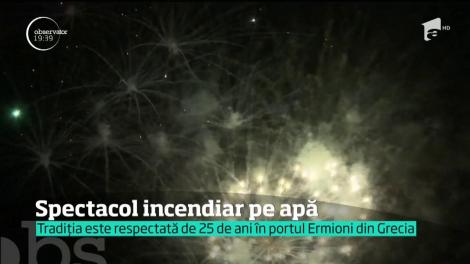 Spectacol incendiar pe apă, în Grecia