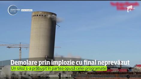 Un siloz vechi, înalt de peste 50 de metri, a fost demolat printr-o implozie mai puţin controlată decât ar fi trebuit, într-un port din Danemarca