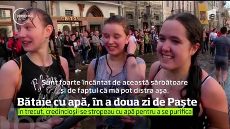 Ucrainenii au sărbătorit a doua zi de Paşte cu o baie generală cu apă