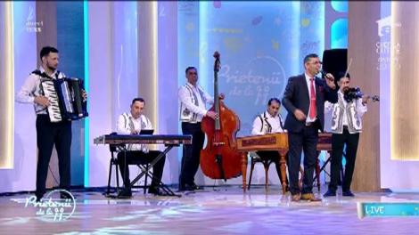 Taraful Ion a lu' Barbu c&acirc;ntă, la "Prietenii de la 11", melodia "Bate ploaia &icirc;n jaluzele"