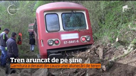 Tren deraiat din cauza unei alunecări de teren intre Reşiţa şi Timişoara