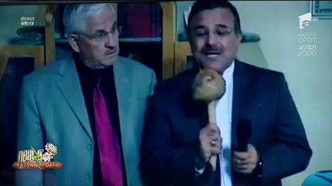 Smiley News. Ciupercă folosită pe post de microfon