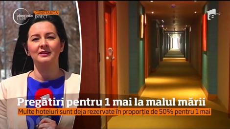 Pregătiri pentru 1 Mai la malul marii