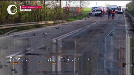 A fost planul roşu de intervenţie după un accident din Teleorman, în care a fost implicat un microbuz plin cu pasageri. Un om a murit şi 14 au fost răniţi