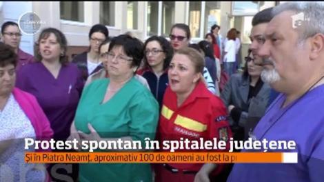 Proteste spontane la Spitalele Judeţene din Tulcea şi Piatra Neamţ! Oamenii au constatat că au salariile diminuate