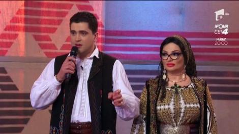 "Defilarea cu măști", proba după chipul lui Cosmin Seleși și asemănarea Andreei Bălan. Artista a defilat, iar bărbații din sală au făcut ochii mari: "Mrrrrrr!"