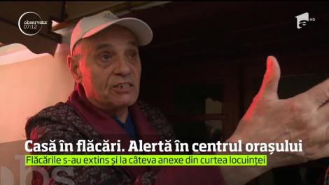 Incendiu puternic la o casă din centrul istoric al Bistriţei