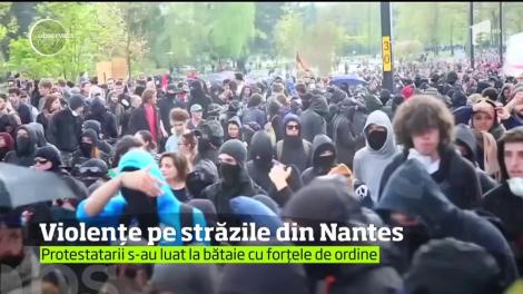Violenţe pe străzile din Nantes. Oamenii s-au luat la bătaie cu forţele de ordine, în timpul unui protest