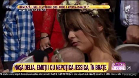 A fost frenezie în toată regula, în familia Deliei! Oana, sora prinţesei muzicii pop și-a botezat fetița! Tatăl artistelor a venit de la Muntele Athos