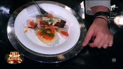 Un bucătar de pe platforma de foraj marin , la "Chefi la cuţite". Gătește și pentru 60 de oameni și stă mai mult pe mare decât pe uscat.