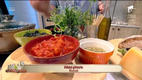 Rețeta zilei: Muzicuța, nisțe frigărui de legume cu brânză servite cu sos.