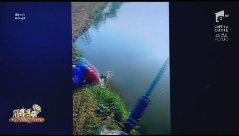 Smiley News. Atenție, pescar cu capul în apă! Peștele i-a întins o capcană