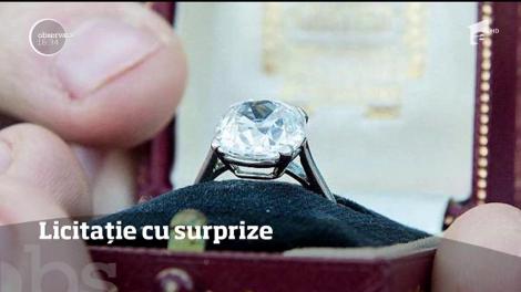 Un expert &icirc;n pietre preţioase din Marea Britanie a făcut o descoprire uluitoare! Bărbatul a găsit două inele cu diamante şi safire &icirc;ntr-o pungă