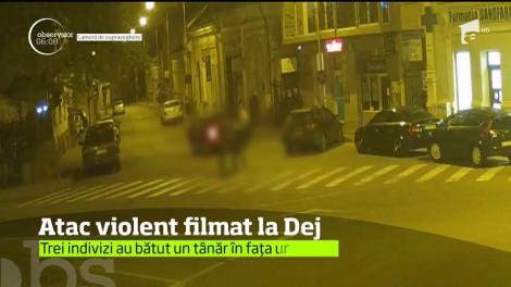 Un nou act de violenţă de stradă a fost surprins de camerele de supraveghere. De data asta, în oraşul Dej