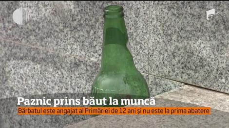 Paznic prins băut la muncă! Bărbatul este angajat al Primăriei dintr-o comună gălăţeană