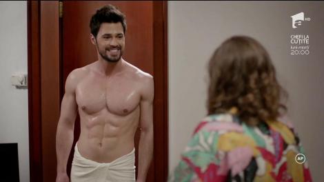 Ana îl surpinde pe Alex la bustul gol