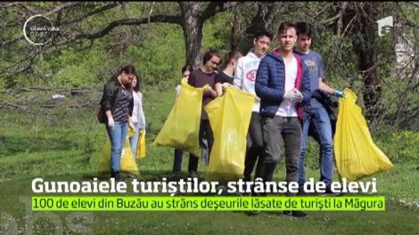 Gunoaiele turiștilor, strânse de elevi