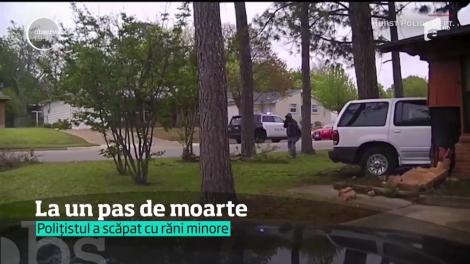 O scenă ca în filme a fost surprinsă în Texas, Statele Unite. Un poliţist a fost aproape spulberat de explozia unei case