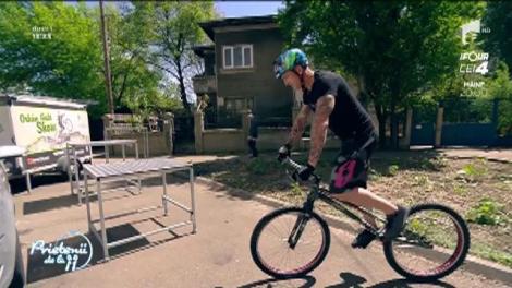 Gabi Orban, demonstrație de mountain bike trial la "Prietenii de la 11"! Ramona: "Ăsta este cel mai periculos lucru care s-a întâmplat între picioarele mele"